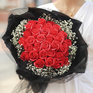 52朵红玫瑰情人节，七夕花束香皂花，仿真花满天星干花送女友生日礼物