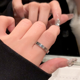 本命年兔子戒指女小众设计钛钢素圈戒指2022年潮尾戒食指指环