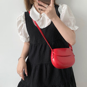 红色包包女2023夏复古(夏复古)马鞍包小众(包小众)设计简约手机包单肩斜跨小包