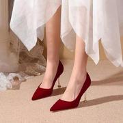 酒红色，结婚鞋子女秀禾服