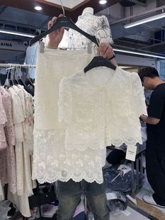 蕾丝刺绣小香风套装裙女2024韩版设计感镂空上衣半身裙两件套