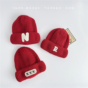 儿童新年款红色帽子秋冬针织，男童套头帽，字母标大红女宝宝毛线帽潮