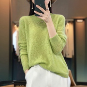 女装衣依阿玛施2023秋冬时尚，圆领薄款套头，镂空针织羊绒毛衣
