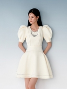 越南设计师气质明线爱心刺绣短裙小众露肩白色泡泡袖连衣裙