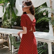 红色波点连衣裙露背设计感小众，法式复古港风蝴蝶结，v领桔梗中长裙