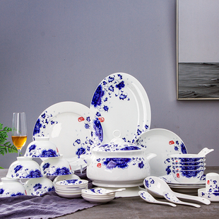 正宗景德镇釉中彩碗碟勺组合家用骨瓷餐具套装，56头青花瓷碗盘套装