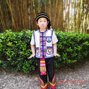 民族特色儿童白色竖条马甲、彝族男童马甲裤子套装、民族演出服装