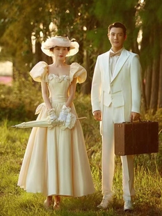 户外婚纱影楼主题无袖法式摄影礼服复古服装，韩版短裙米白色