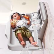 。母婴室婴儿护理台宝宝，换尿布台折叠第三卫生间安全座椅操作整理