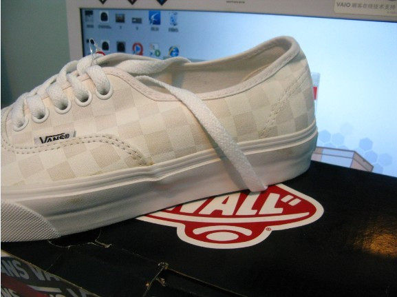 专柜正品 带盒子VANS authentic 白灰格子 男女码都有