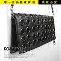 KoStyle包邮 韩国金属朋克风圆圈铆钉欧美复古手抓包手拿包