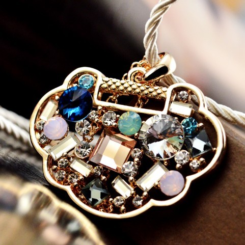 彩色镶钻水晶长命锁...