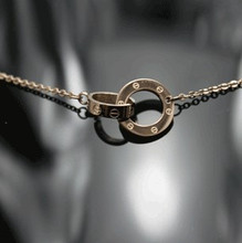 Siete princesa Cartier Cartier Serie Cartier doble anillo de oro 14 quilates de oro rosa Brazalete de acero de titanio Tobilleras
