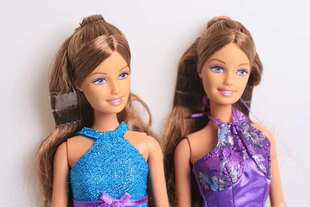 微瑕 美泰 <em>Barbie芭比</em>娃娃 棕色<em>头发</em>美丽长裙公