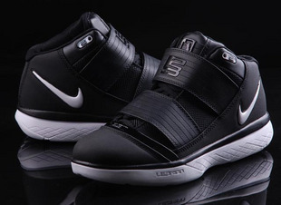 热卖运动鞋2010最新上市 赤足跑鞋 超强配置 强