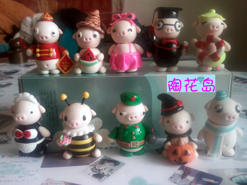 彩虹DIY软陶坊专栏作家作品展-桃花岛-猪家族促销|ruв категории персональные настройки/разработка услуг/DIY, ежедневно/украшения на заказ, кукла/кукла настройки, Другие куклы настройки - от Buy2taobao.com для оказания профессиональной услуги покупки агента Taobao
