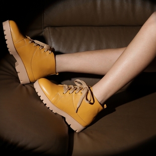  秋冬新款达芙妮正品短靴厚松糕底平跟内增高女鞋马丁靴裸靴子