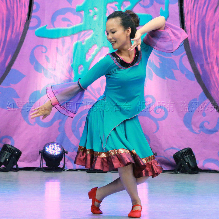 红草莞儿原创广场舞服 杨艺 廖弟 翻身农奴把歌唱33702+53707湖绿
