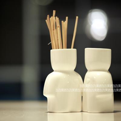 手工陶瓷骨瓷家居饰品摆件花瓶 个性创意时尚可爱情侣花插笔筒 手工陶瓷骨瓷家居饰品摆件花瓶 个性创意时尚可爱情侣花插笔筒