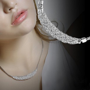  正品新款装饰水晶项链韩国女短款锁骨链时尚新娘配饰品圆舞曲