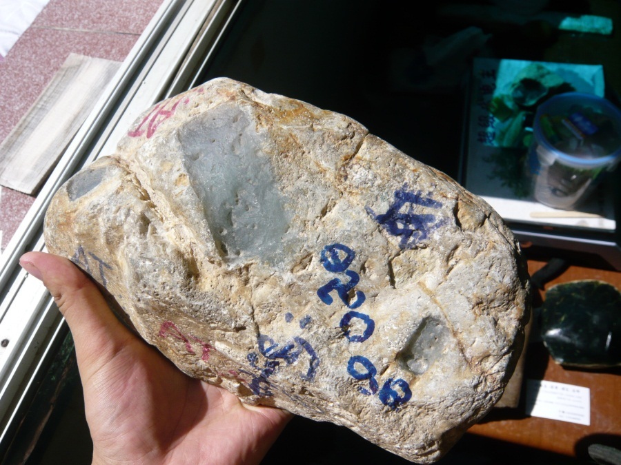 翡翠伴生矿 磨西砂场口4.8公斤玻璃种水沫子天然玉石奇石原石在类目 珠宝/钻石/翡翠/黄金, 其他天然玉石, 其他中 - 来自Buy2taobao.com提供专业的淘宝代购服务