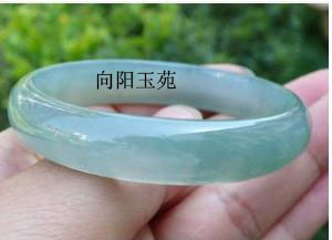 正品莹光蓝水翠绿天然水沫子玉石手镯环腕贵妃椭圆玉镯子 包邮 正品莹光蓝水翠绿天然水沫子玉石手镯环腕贵妃椭圆玉镯子 包邮