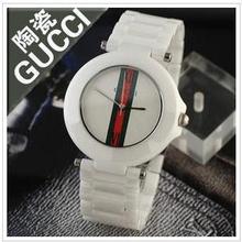 Nueva moda Gucci / Gucci hombres reloj impermeable negro y los hombres y mujeres blancos relojes relojes de cerámica