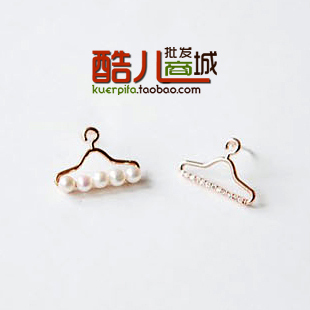 E2157 韩国饰品！超精致推荐 别致不对称衣架镶嵌闪石耳钉珍珠 4g