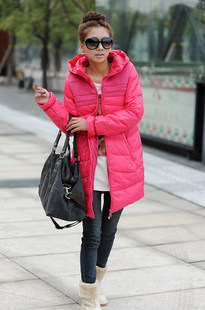 我想买中长款羽绒服 卡其色的 帽子好像是翻边