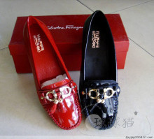 Ferragamo<span class=H>菲拉格慕</span>奢华经典款牛漆皮平底浅口单鞋 欧美风