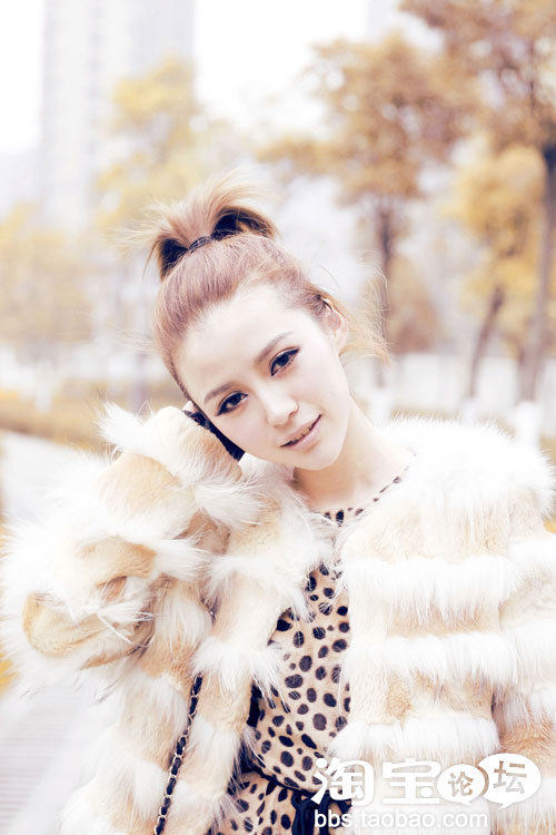 1泵在脸上<em>分</em>点点<em>开</em>(额头、两颊、鼻子、下颚)