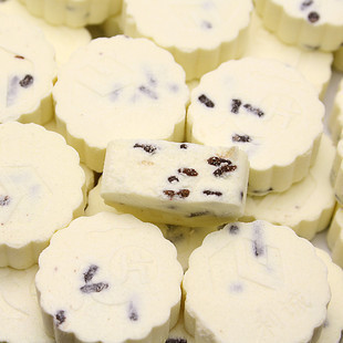  江浙沪4袋特价包邮零食 138g*2袋 利诚实业 奶酪奶片 巧克力奶贝