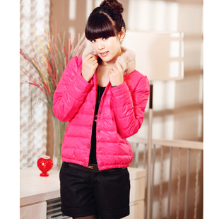 买了一条玫红色<em>呢子短裤</em>.不知道搭什么穿好.大