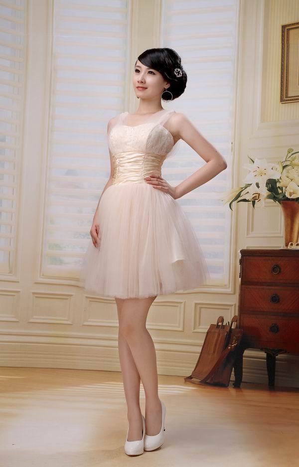 Свадебное платье Favorite life T0017 Объёмный покрой 2011 Корсетный тип Длинный шлейф Свадебное платье Favorite life T0017 Объёмный покрой 2011 Корсетный тип Длинный шлейф На природе