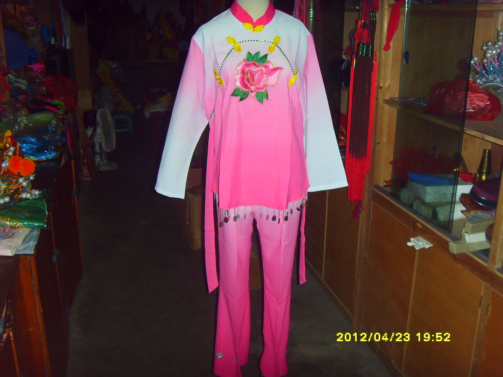 廠銷戲劇舞蹈秧歌服裝用品/舞蹈服裝/腰鼓服裝/舞蹈衣/過度秧歌衣在類目 運動/瑜伽/健身/球迷用品, 舞蹈/健美操/體操, 秧歌舞, 秧歌服中 - 來自Buy2taobao.com提供專業的淘寶代購服務
