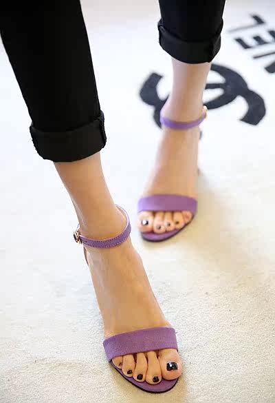 时尚<em>女凉鞋矮跟</em> : 时尚<em>女凉鞋矮跟</em>图片及搭配,时