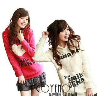 2010秋装新款韩版女装6121可爱毛绒爱心贴布长袖连帽卫衣外套