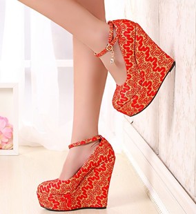  新款特价复古刺绣女超高跟 女新娘鞋31.32.33.42.43大小码女婚鞋