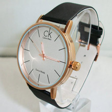 Las ventas de nuevas empresas ck relojes relojes de moda cinturón de simples hombres de Corea del reloj de mesa masculino