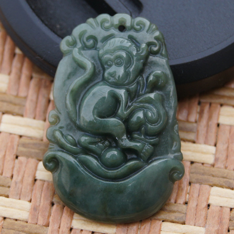 天然缅甸翡翠玉生肖猴子吊坠 天然玉石十二生肖挂件在类目 珠宝/钻石/翡翠/黄金, 翡翠(新), 颈饰中 - 来自Buy2taobao.com提供专业的淘宝代购服务