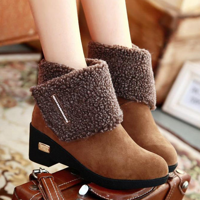 风水钻坡跟厚底短靴...