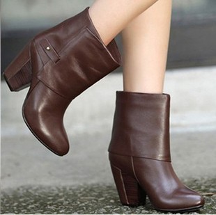  接吻猫短靴女正品真皮马丁靴粗跟牛皮高跟时尚品牌女靴秋新款