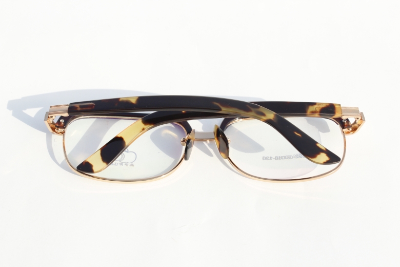 quality goods natural White Crystal glasses Stone Mirror Eyebrow frame Attached test certificatein the ZIPPO/Swiss Army Knife/Glasses , Sunglasses category - from Buy2taobao.com to provide professional Taobao agent buy service