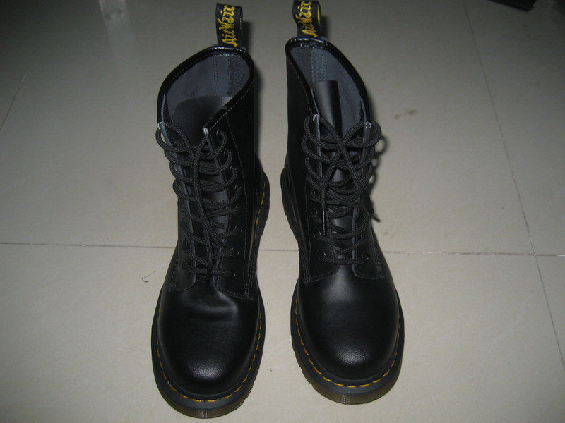 [原单正品] Dr. Martens 马丁 经典高帮8孔靴 1460 经典黑