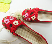 ：亚麻布鞋垫老北京中坡跟女鞋单鞋 丝带穿花大红