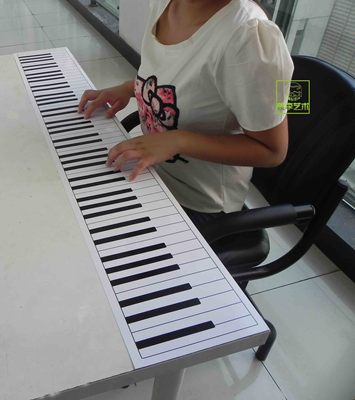 88键标准1:1  仿真模拟钢琴键盘纸 练习纸 五线谱大键盘挂图（音乐史话）