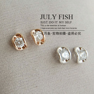  特！人手必备款。 经典百搭款 钻石 水晶耳钉。防过敏。E431A10