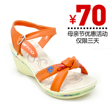 正品贝鸵代购 2012夏款印花头层牛皮韩版坡跟凉鞋 1852