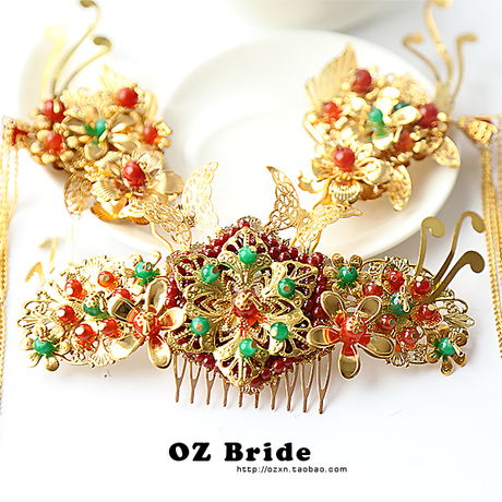 中式婚礼。结婚新娘古装饰品汉服发饰中式婚礼