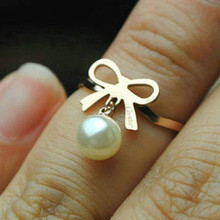 Tiro famoso del mundo real hermosa tarjeta de decoración de lujo de gran pequeños colgantes anillo con una perla de proa pequeña cola